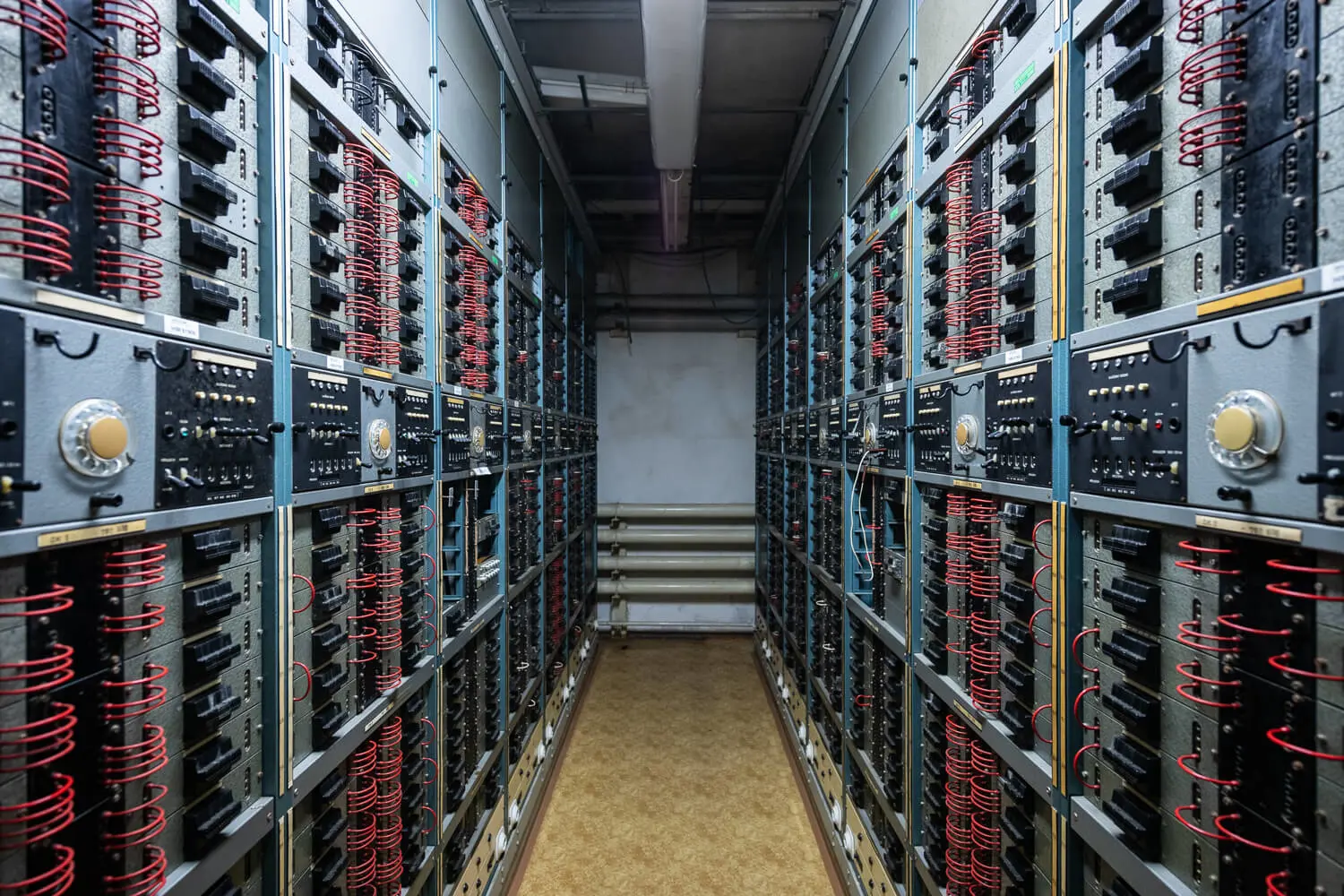 Náhledový obrázek k článku Location tour Olomoucký kraj – Jeseníky: Bunkr s telefonní ústřednou, roubený kostel, zámky a lázně