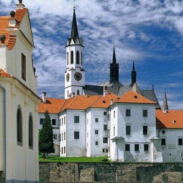 Obrázek /media/3jdkfzdn/vyssi_brod_-_klaster_588x800.jpg