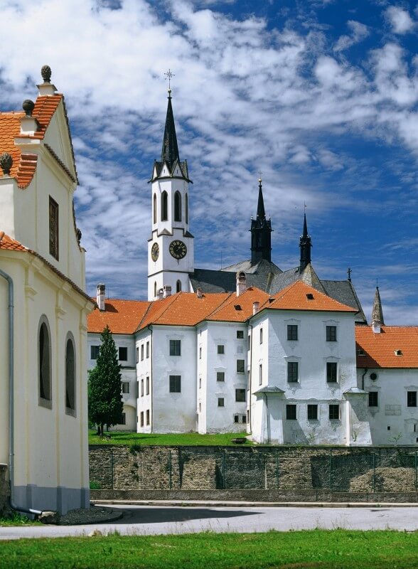 Obrázek /media/3jdkfzdn/vyssi_brod_-_klaster_588x800.jpg