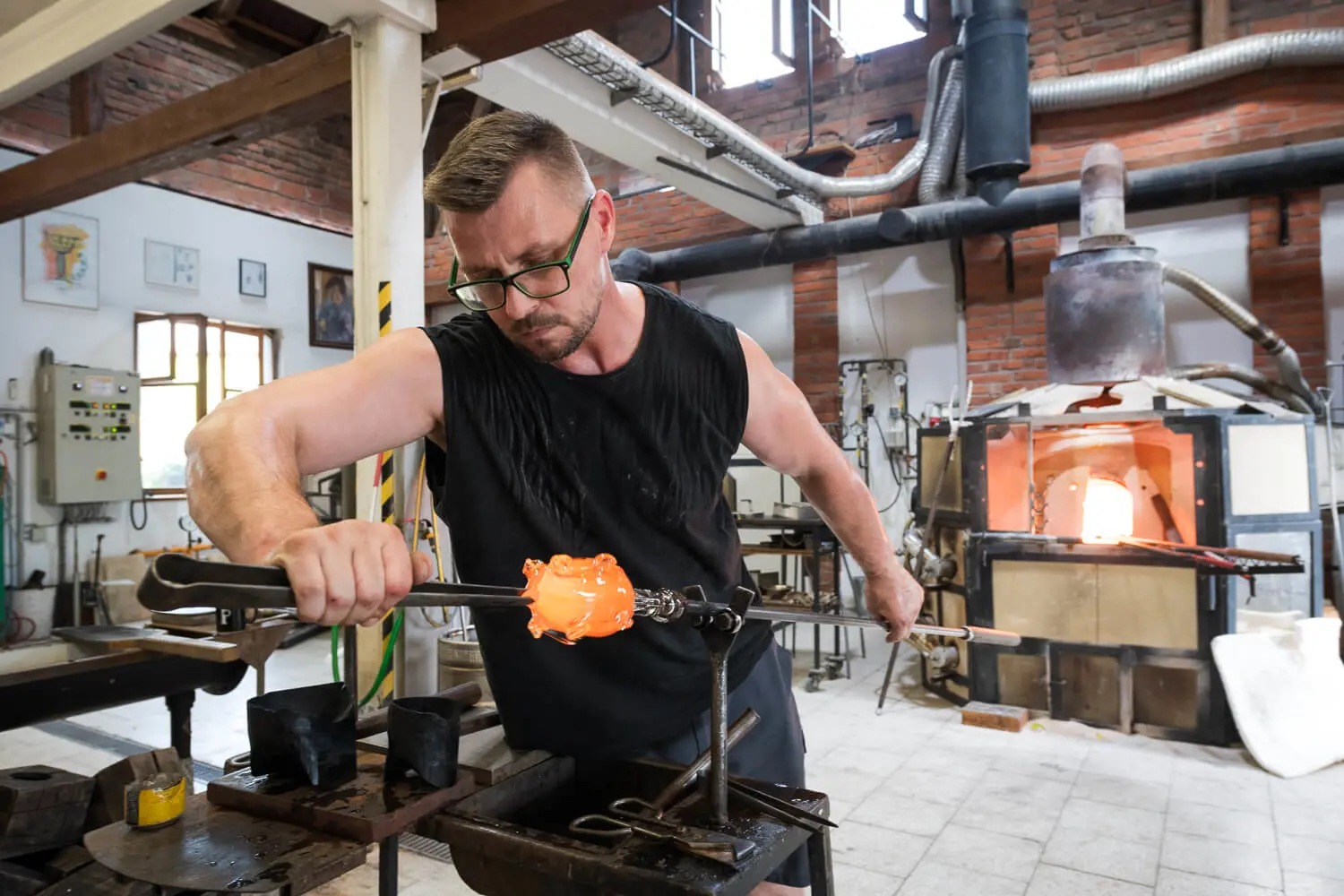 Náhledový obrázek k článku Úspěch českých skláren ve světovém filmovém průmyslu: Pačinek Glass, Klimchi, Novotný Glass