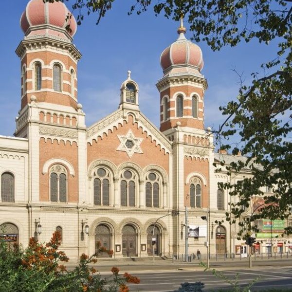 Obrázek /media/e4xj15rm/plzen_-_velka_synagoga_533x800.jpg
