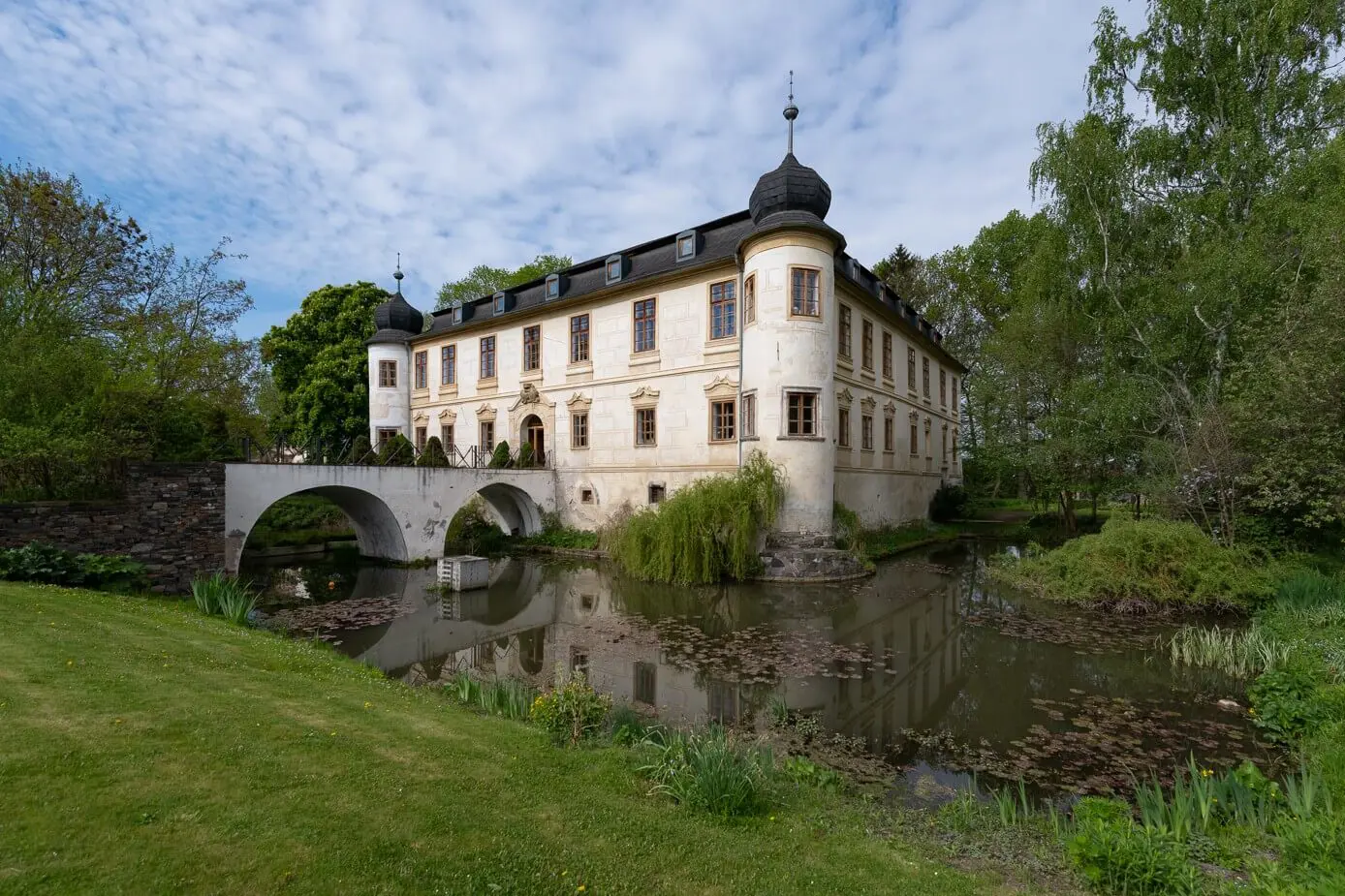 Náhledový obrázek k článku Zaostřeno na lokaci: Třebešice u Kutné Hory, kde se snoubí romantická architektura s moderním uměním
