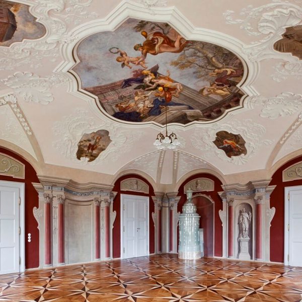 Obrázek /media/hmajtrwt/4_opatsky_salon.jpg