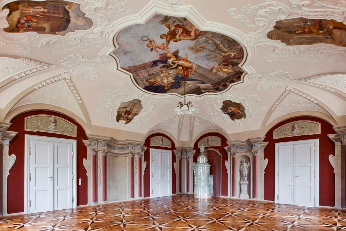Obrázek /media/hmajtrwt/4_opatsky_salon.jpg