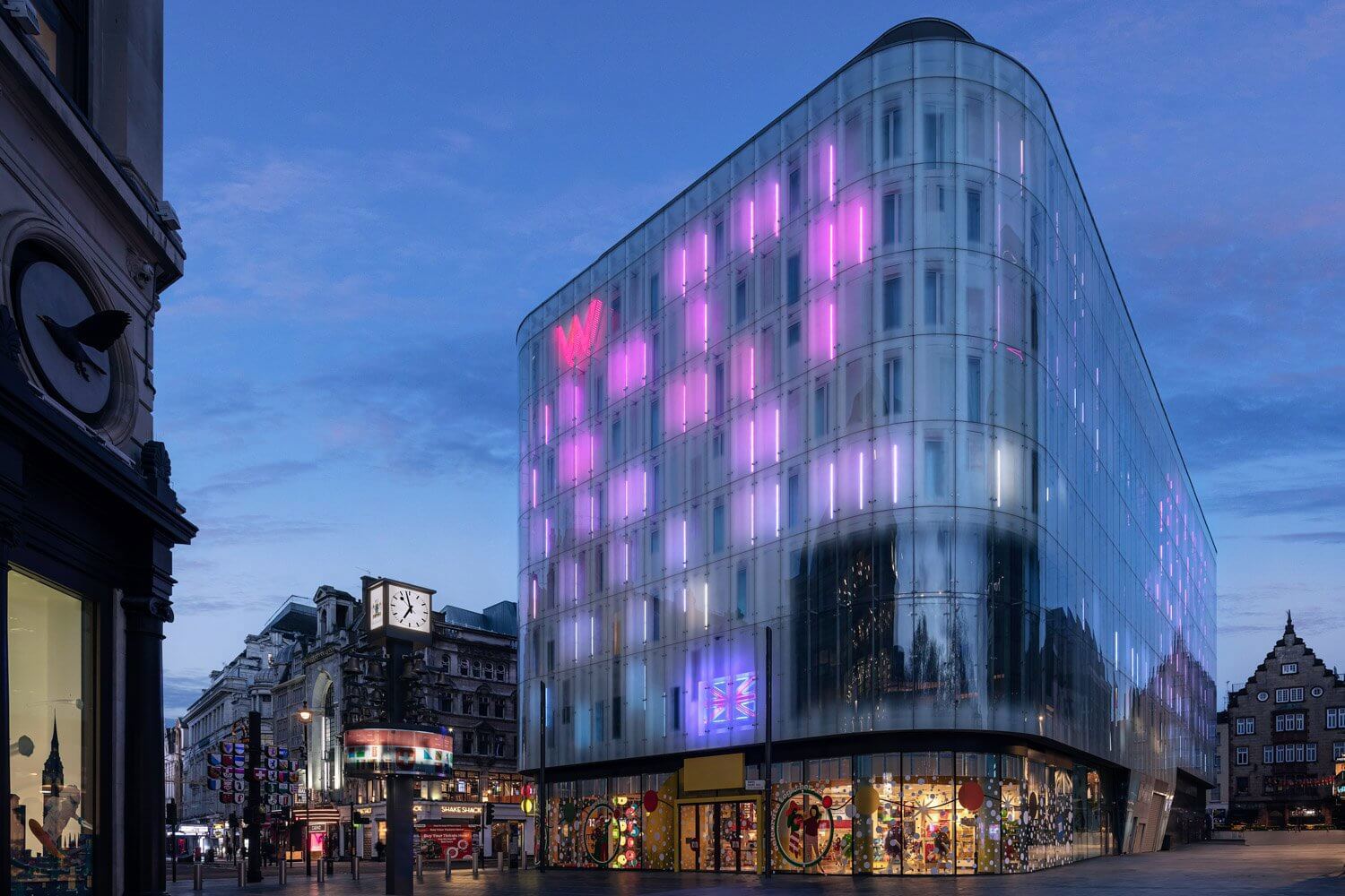 Obrázek /media/ka5i55yj/exteriorplusphotographyplusofpluswpluslondonplusnightplusexteriorplusphotoplusjiripluslizlerplushotelplusphotographer.jpg