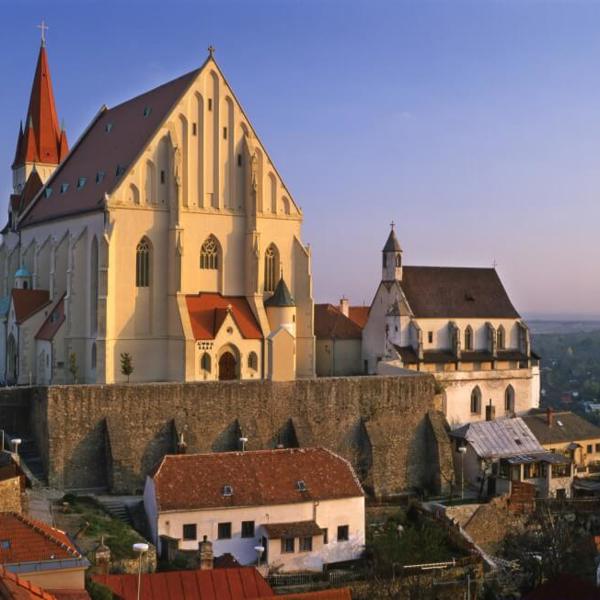 Obrázek /media/kkfnirji/znojmo_-_chram_sv_mikulase_-_podvecer_800x653.jpg