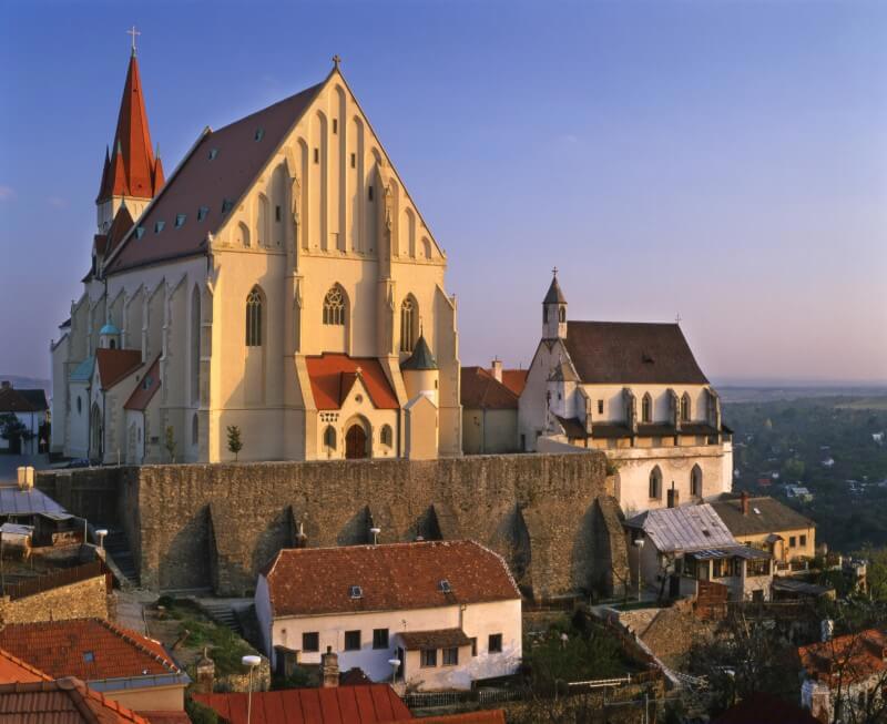 Obrázek /media/kkfnirji/znojmo_-_chram_sv_mikulase_-_podvecer_800x653.jpg