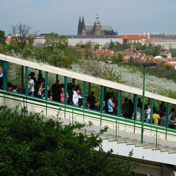 Obrázek /media/ksxm5xfj/praha_-_lanovka_na_petrin_s_hradcany_800x533.jpg