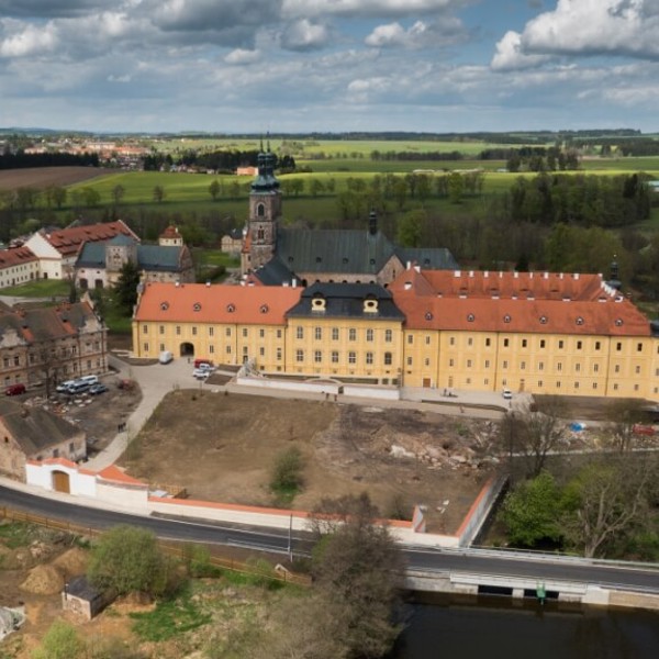 Obrázek /media/lbjbwf5f/17_letecky_celkovy.jpg