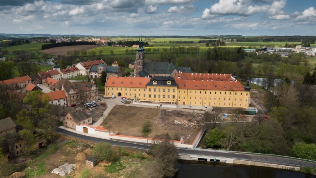 Obrázek /media/lbjbwf5f/17_letecky_celkovy.jpg