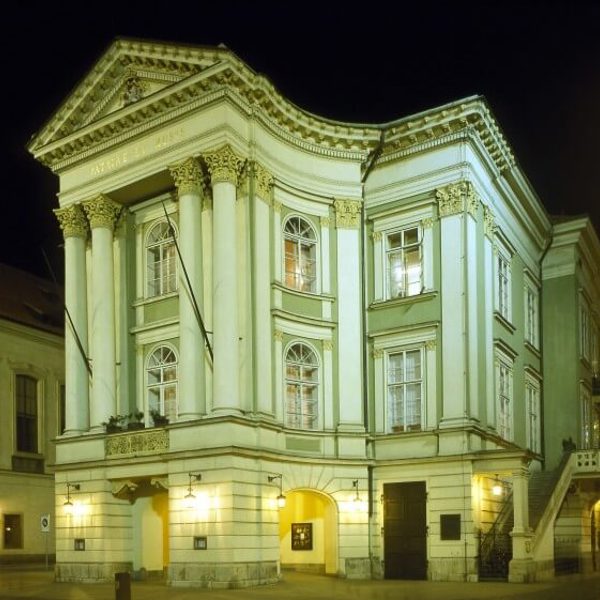 Obrázek /media/lwieyhl1/praha_-_stavovske_divadlo_800x561.jpg
