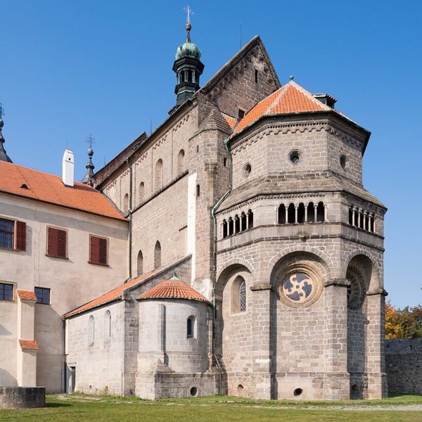 Image /media/pmunbtuz/trebic_bazilika_5.jpg