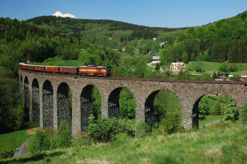 Image /media/pnqlbimm/krystofovo_udoli_-_zeleznicni_viadukt_800x533.jpg
