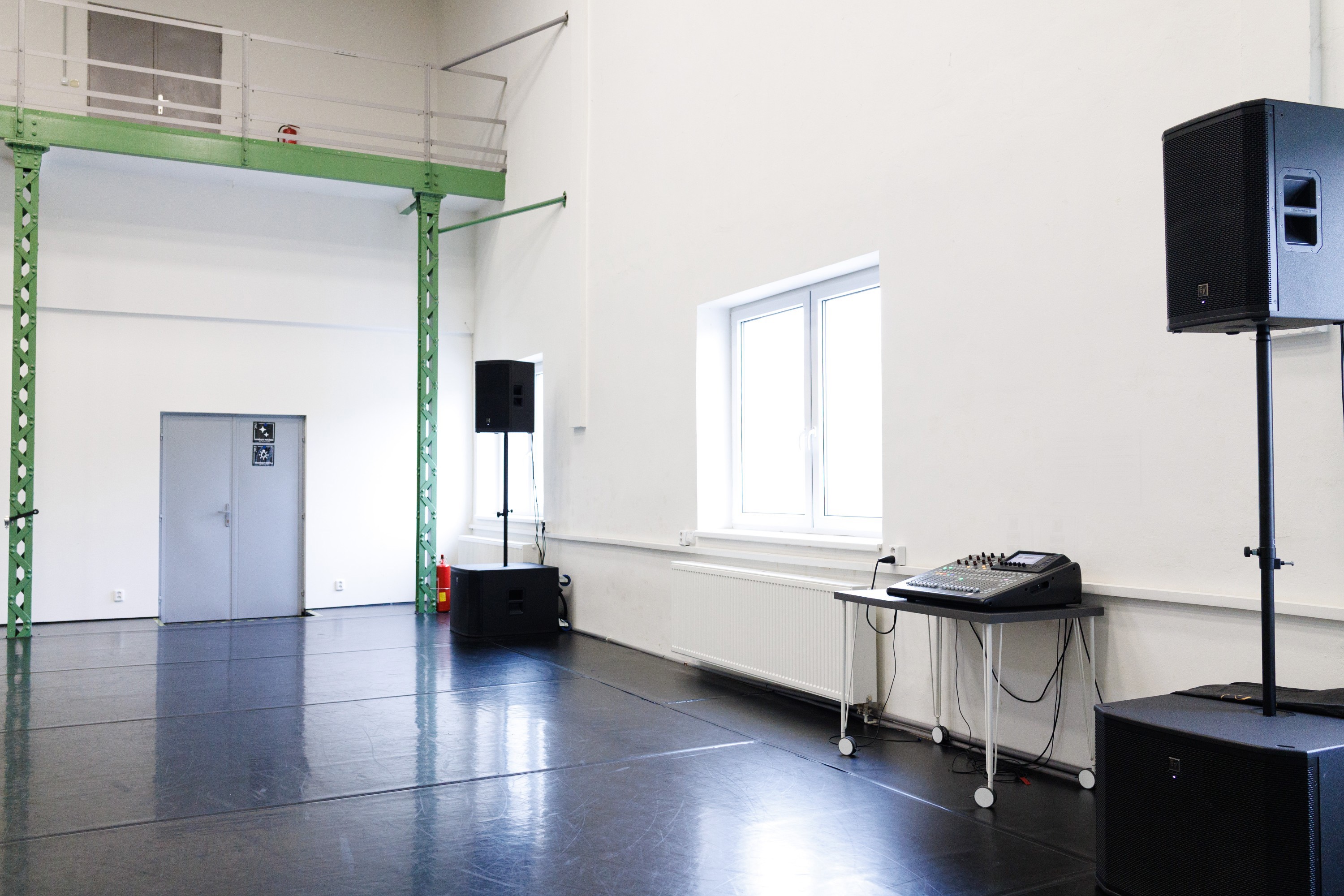 Image /media/q2yevwi1/lvc-studio-260412-fullsize-16.jpg