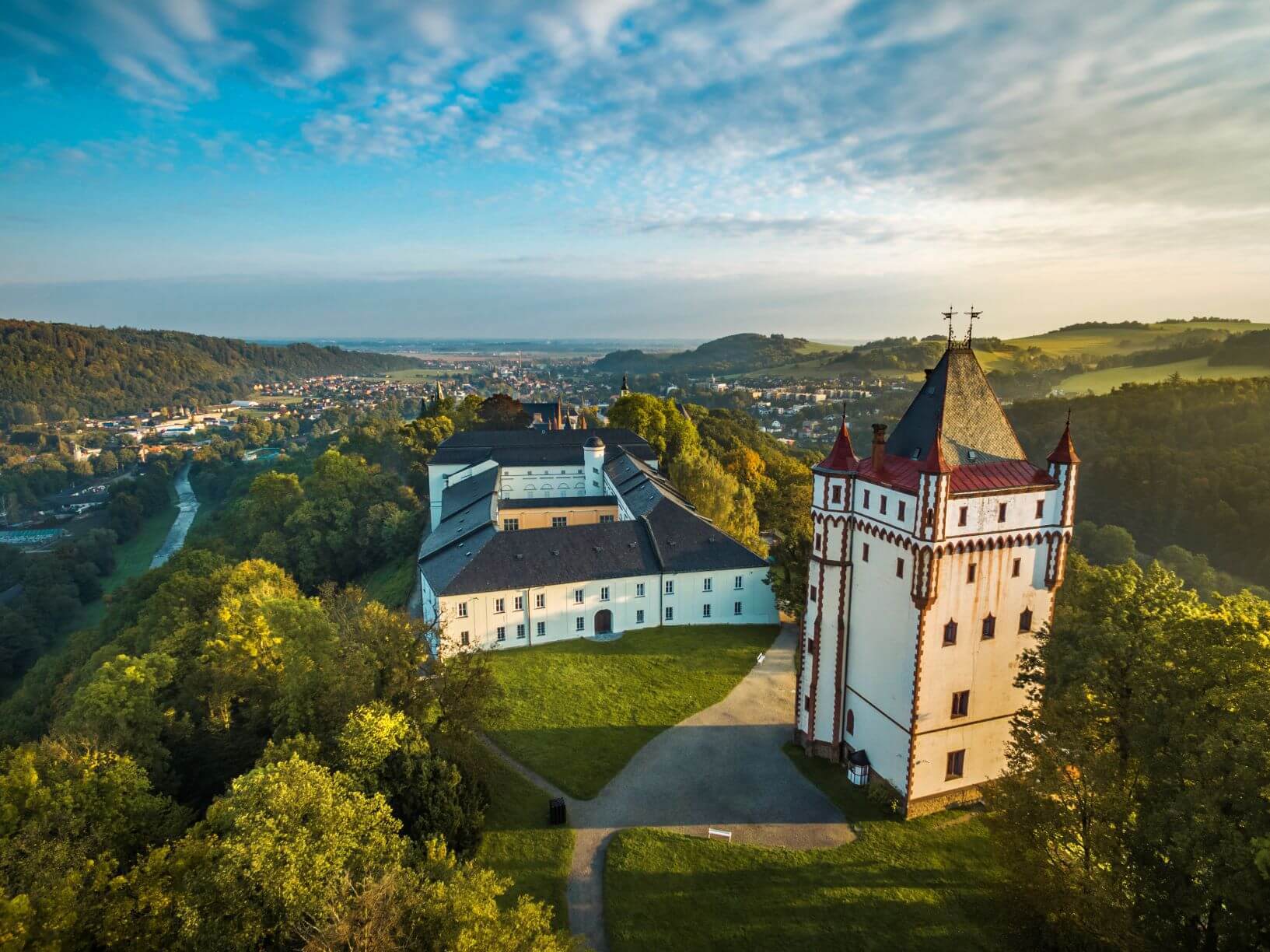 Obrázek /media/qttnpzxv/02_hradecnmoravici_dji_0196-hdr_martin_friedel_2.jpg