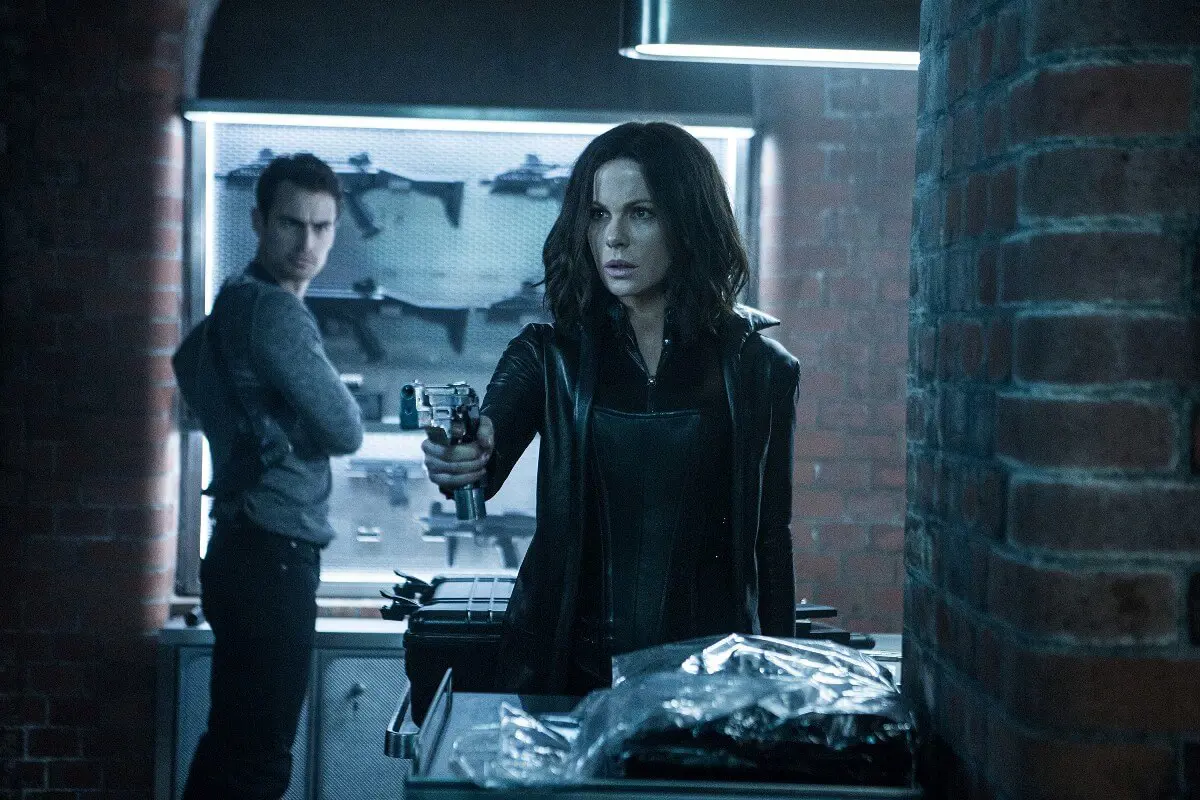 Article image preview "Underworld" vampires Kate Beckinsale and Theo James shooting in Prague