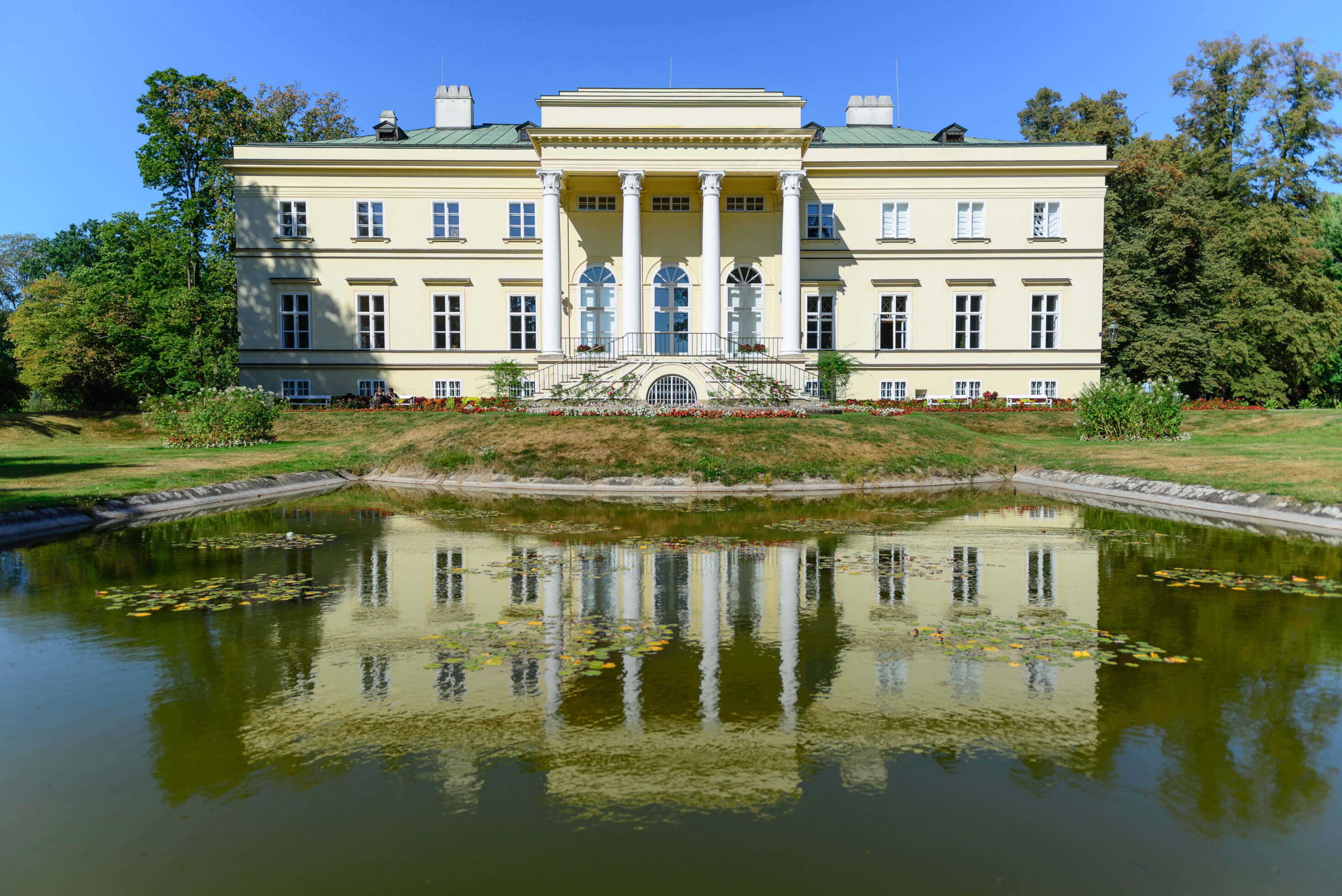 Obrázek /media/t5oornle/nový-zámek-kostelec-nad-orlicí-gerald-blondy-5.jpg