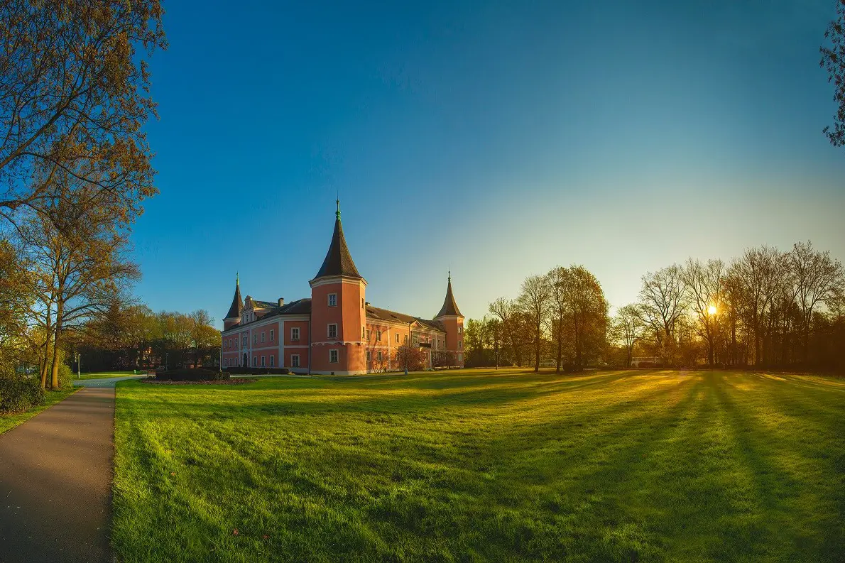 Náhledový obrázek k článku Lokace měsíce: Sokolov - kontrast rozmanité architektury, přírody a průmyslu