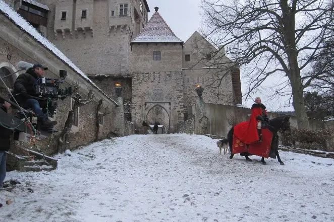 Náhledový obrázek k článku Pomocníky Otce Vánoc v norské pohádce oblékli do uniforem ze Švejka