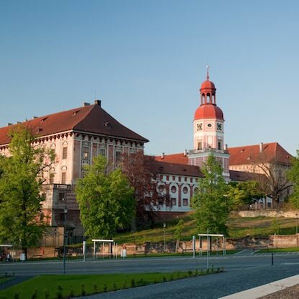 Obrázek /media/v3wlmlxh/roudnice_exterior_exterior_802v1367_72dpi_640x640.jpg