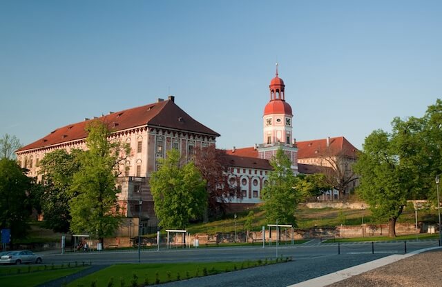Obrázek /media/v3wlmlxh/roudnice_exterior_exterior_802v1367_72dpi_640x640.jpg