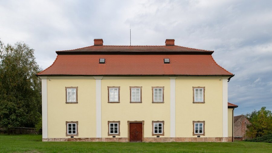 Ilustrační obrázek článku 'Hněvčeves Rectory'