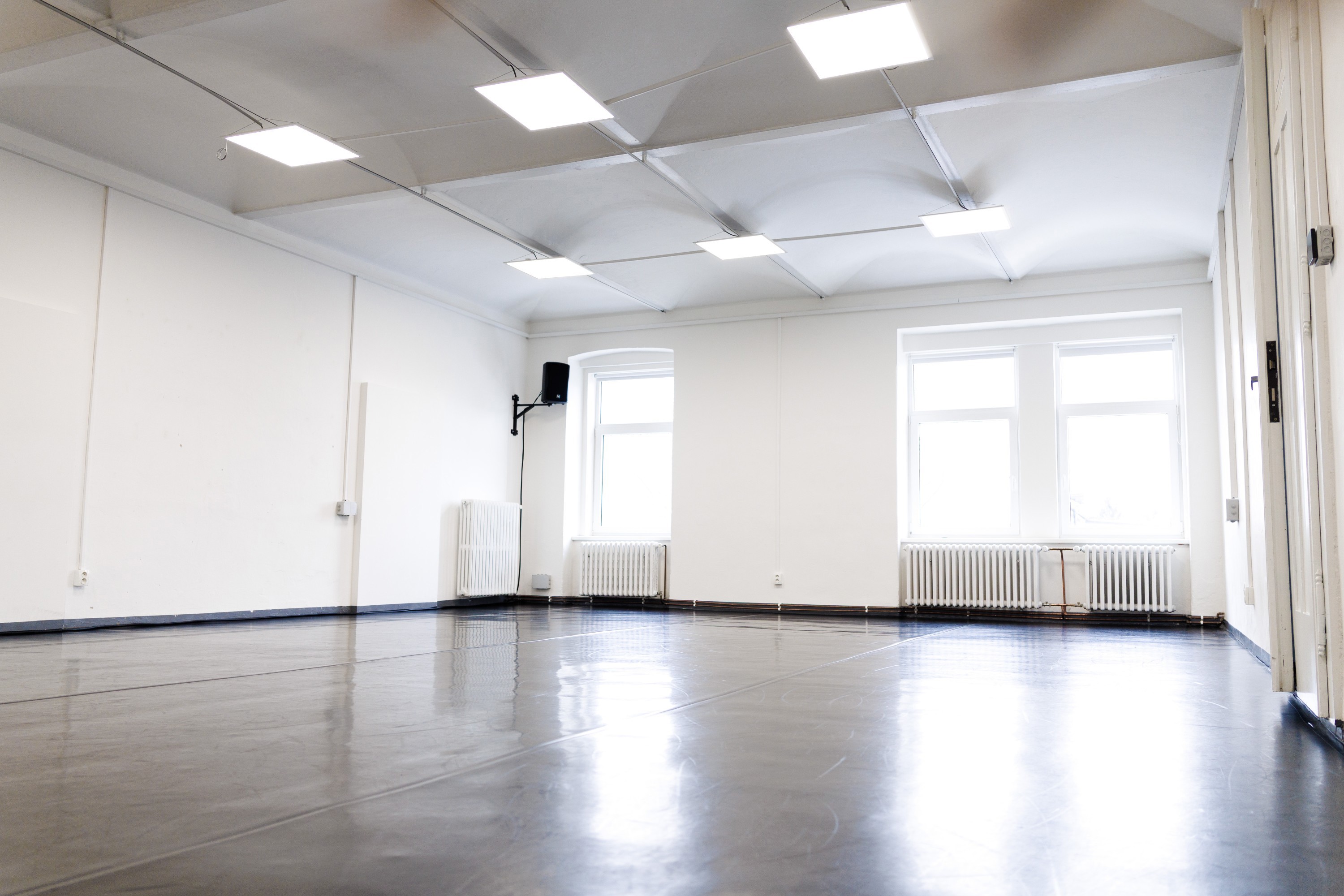 Image /media/xnrpaz0e/lvc-studio-260412-fullsize-5.jpg