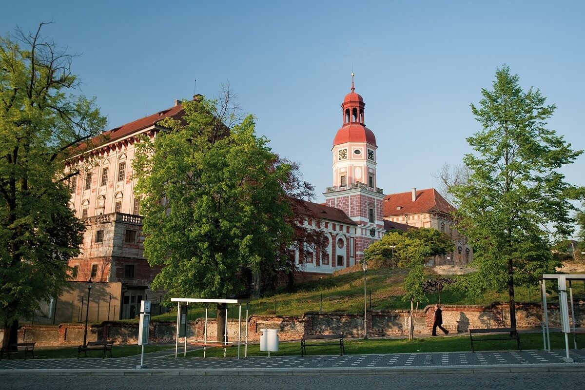 Obrázek roudnice_exterior__exterior_802v1365_300_cm_4x2_high_res.jpg